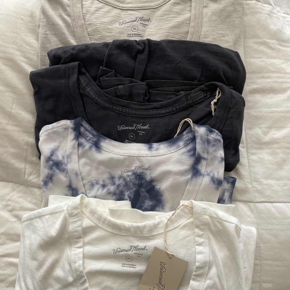 Lot of 4 Universal Threads v neck t shirts XXL. New with tags!